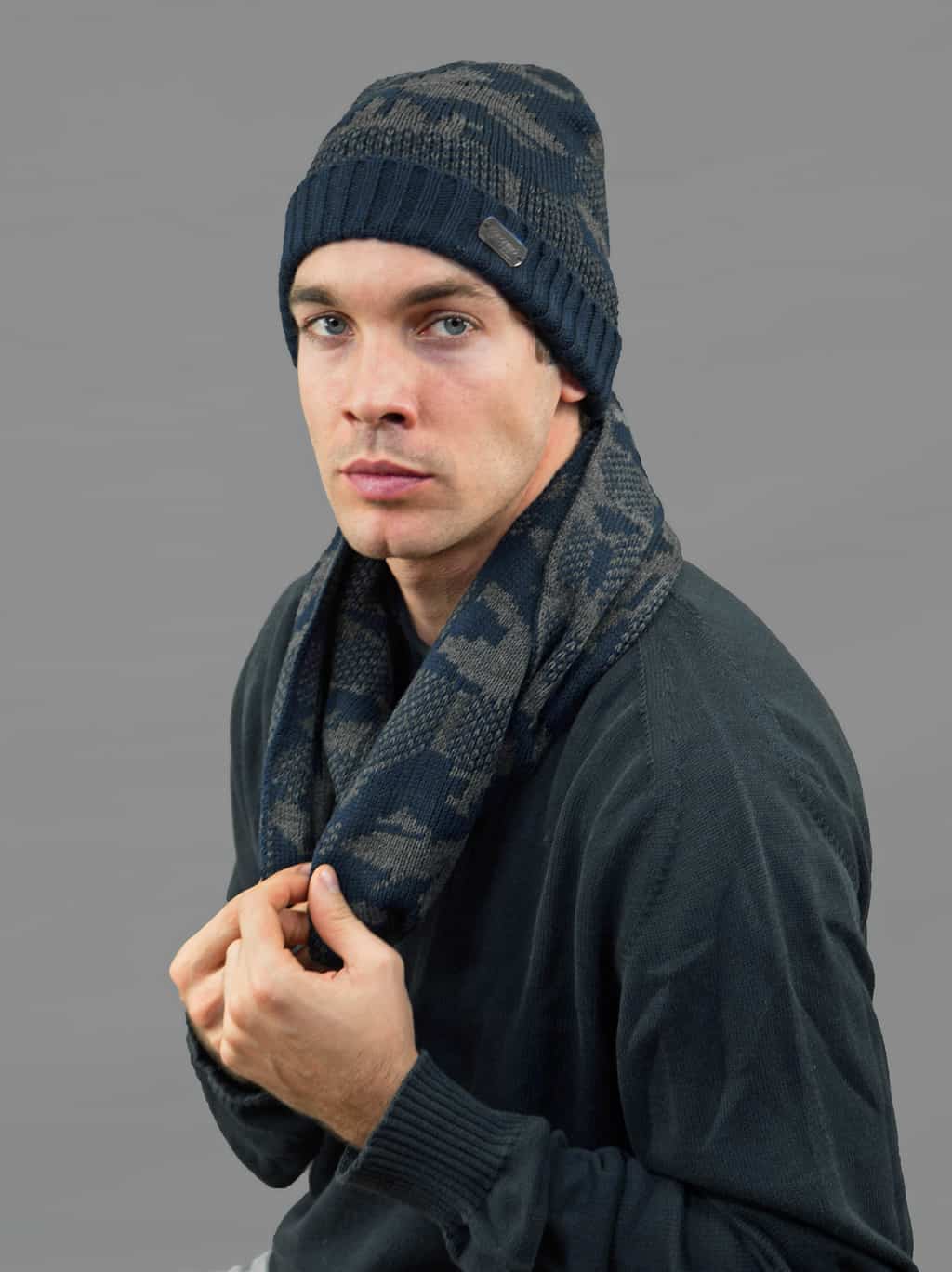 Modello - sciarpa ad anello da uomo jacquard mimetico