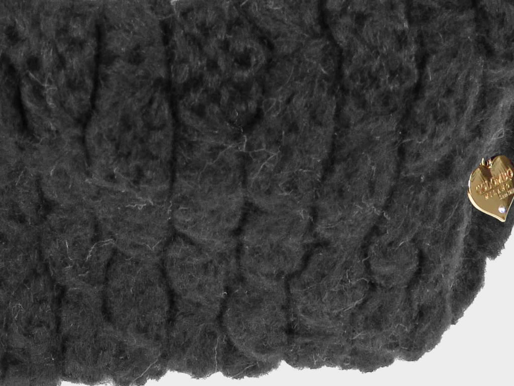 Dettaglio cuoricino - sciarpa ad anello da donna lavorata a maglia