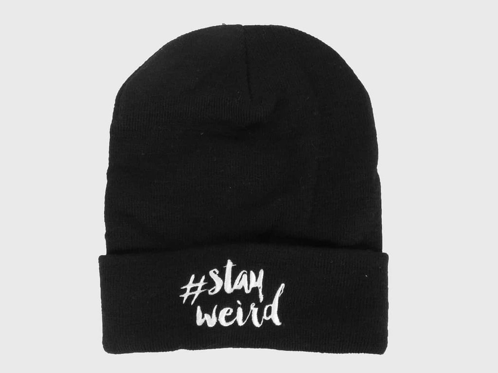 Stay weird - morbido cappello nero unisex con scritta